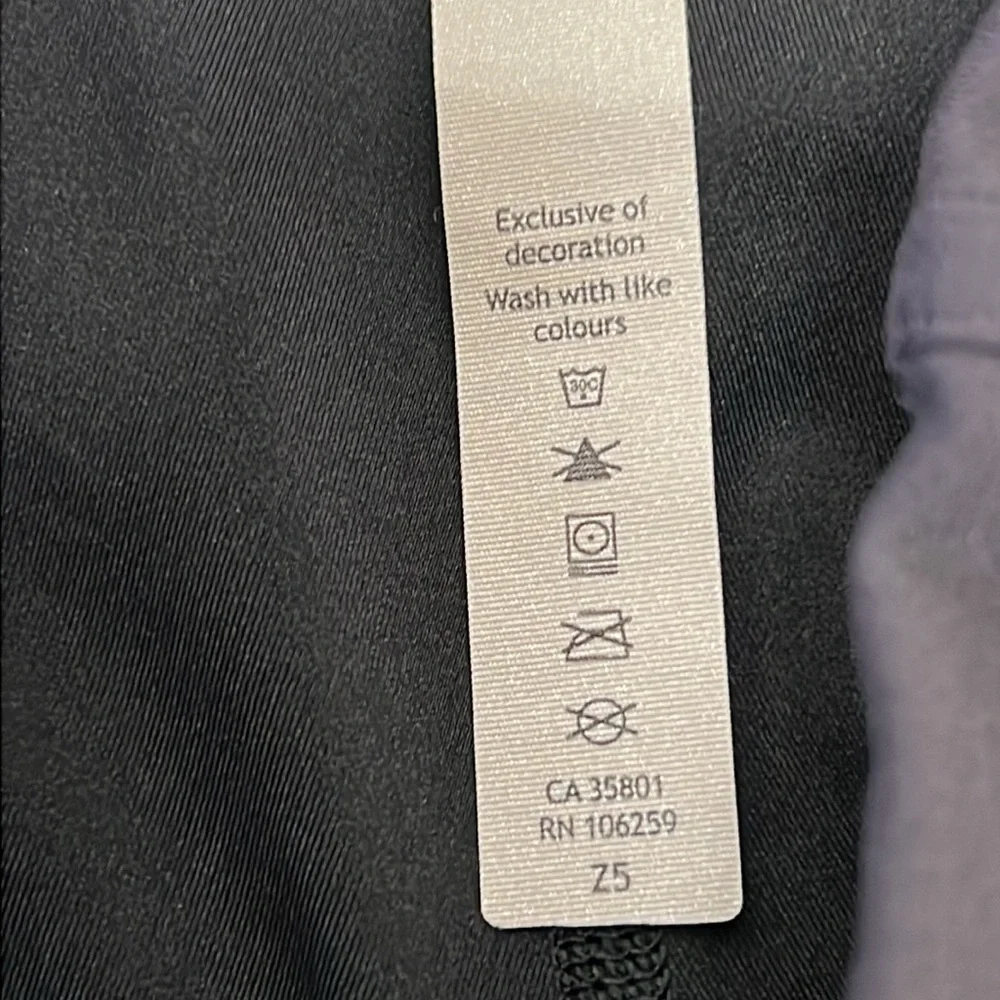 Lululemon Vented Knee High Rise Leggings Size 6